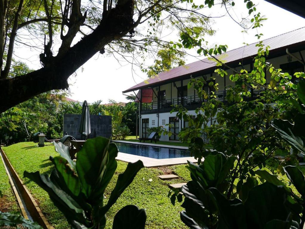 Basaga Holiday Residences Kuching Eksteriør billede